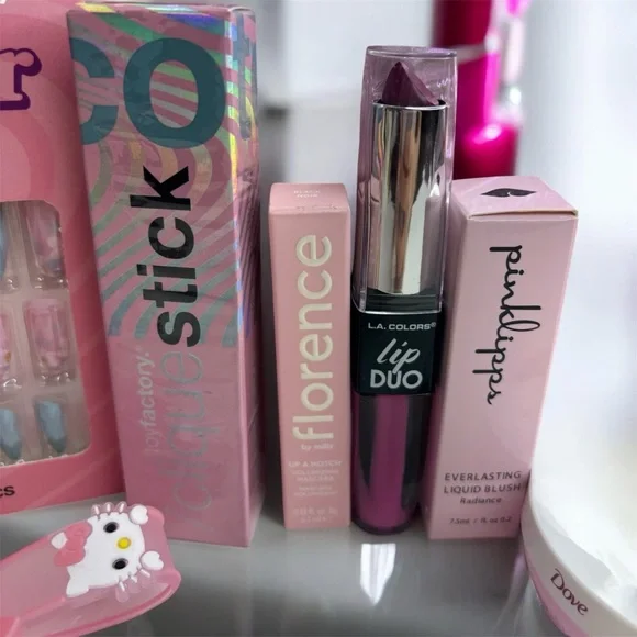 Crème Hello Kitty and more Beauty and Skincare bundle of 20pc NIP - Picture 4 of 7